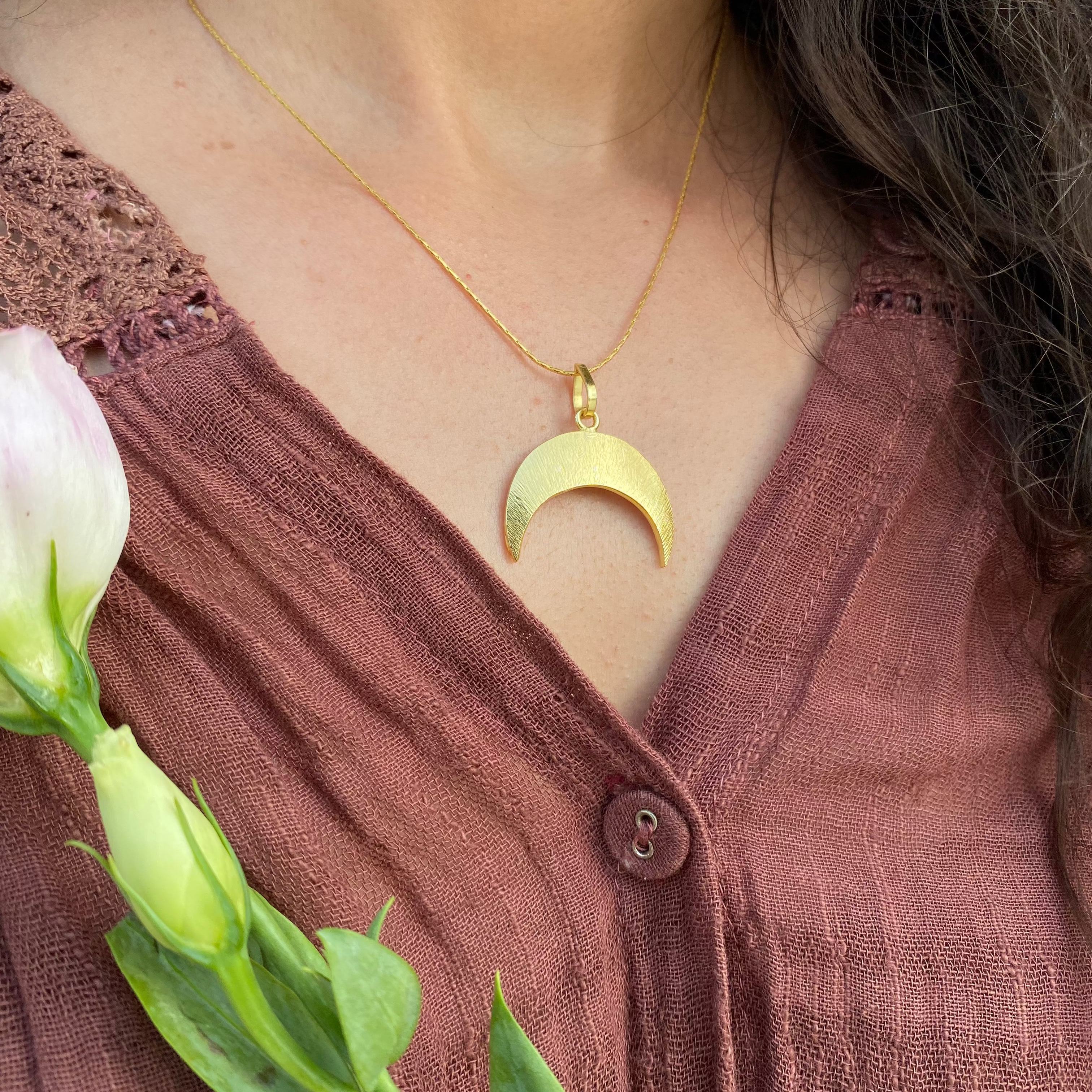 Luna Arc Necklace