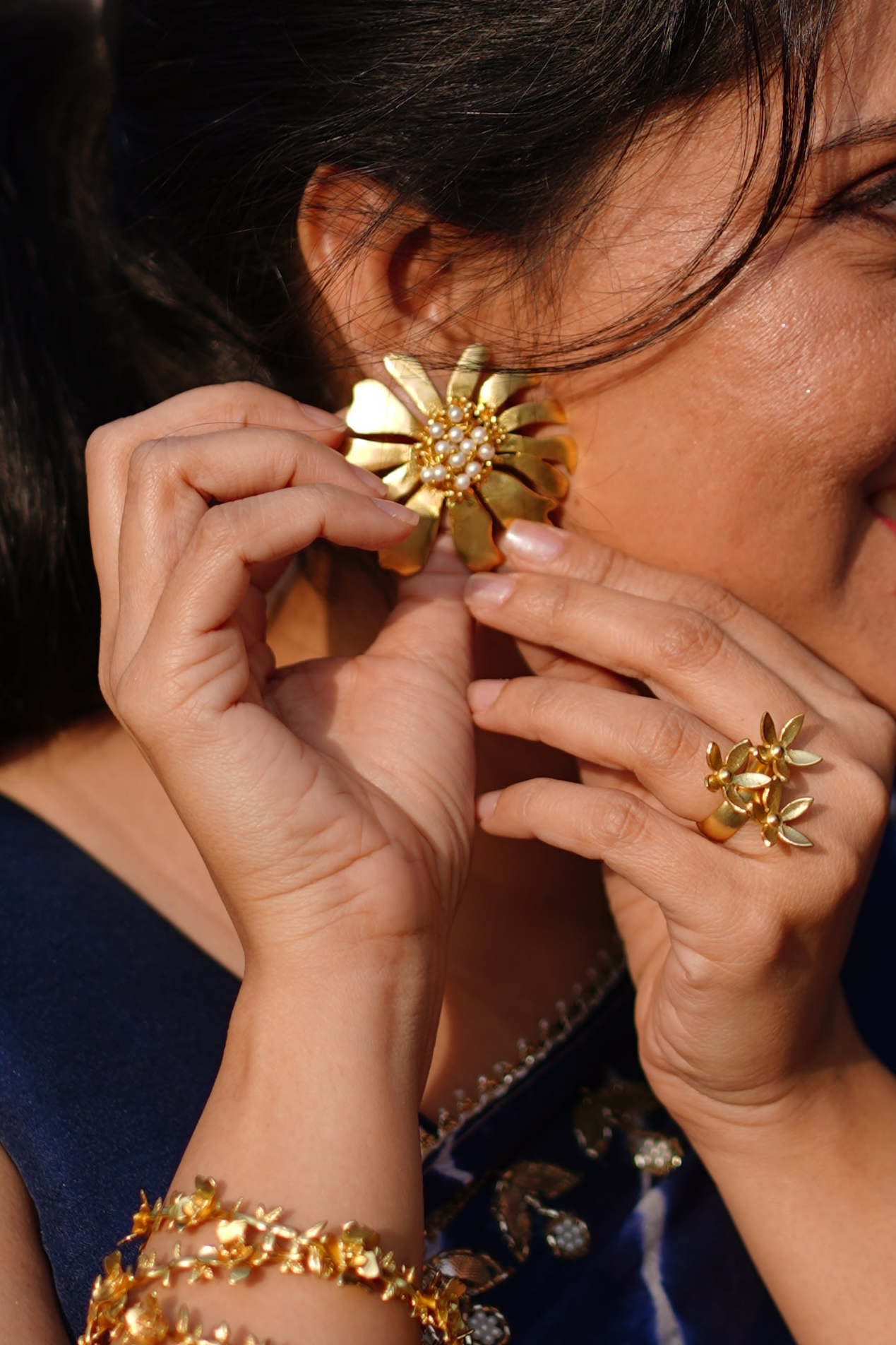 Sunehri Phool Stud Earrings
