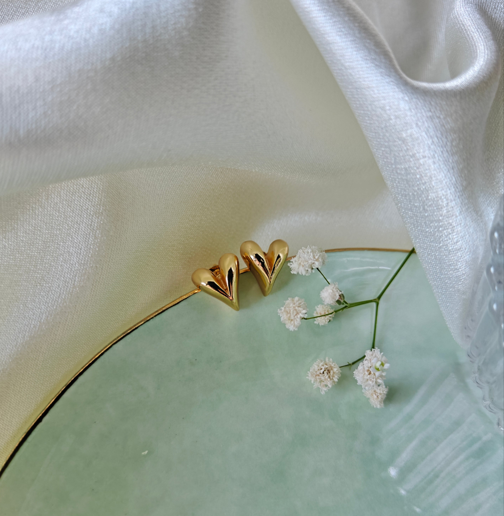Mini heart studs