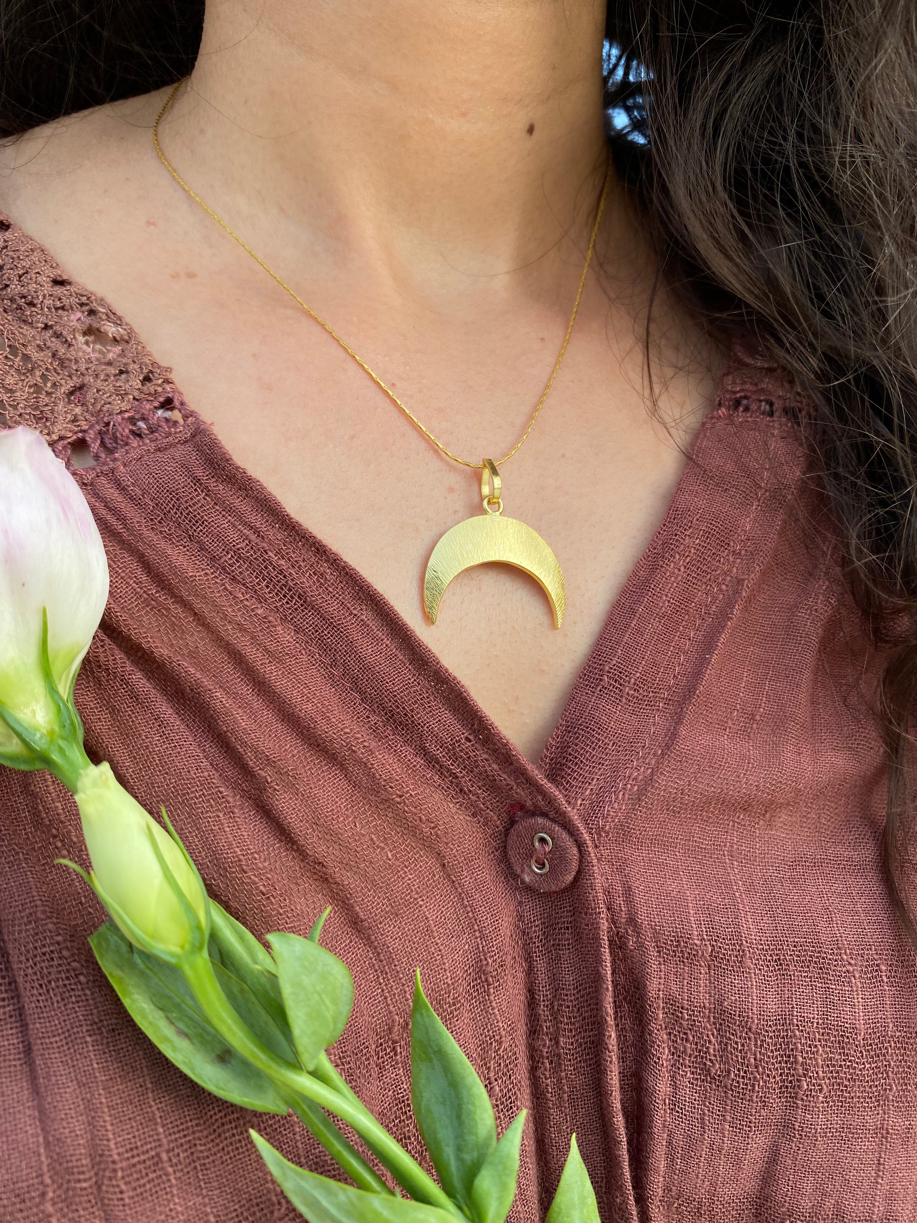 Luna Arc Necklace