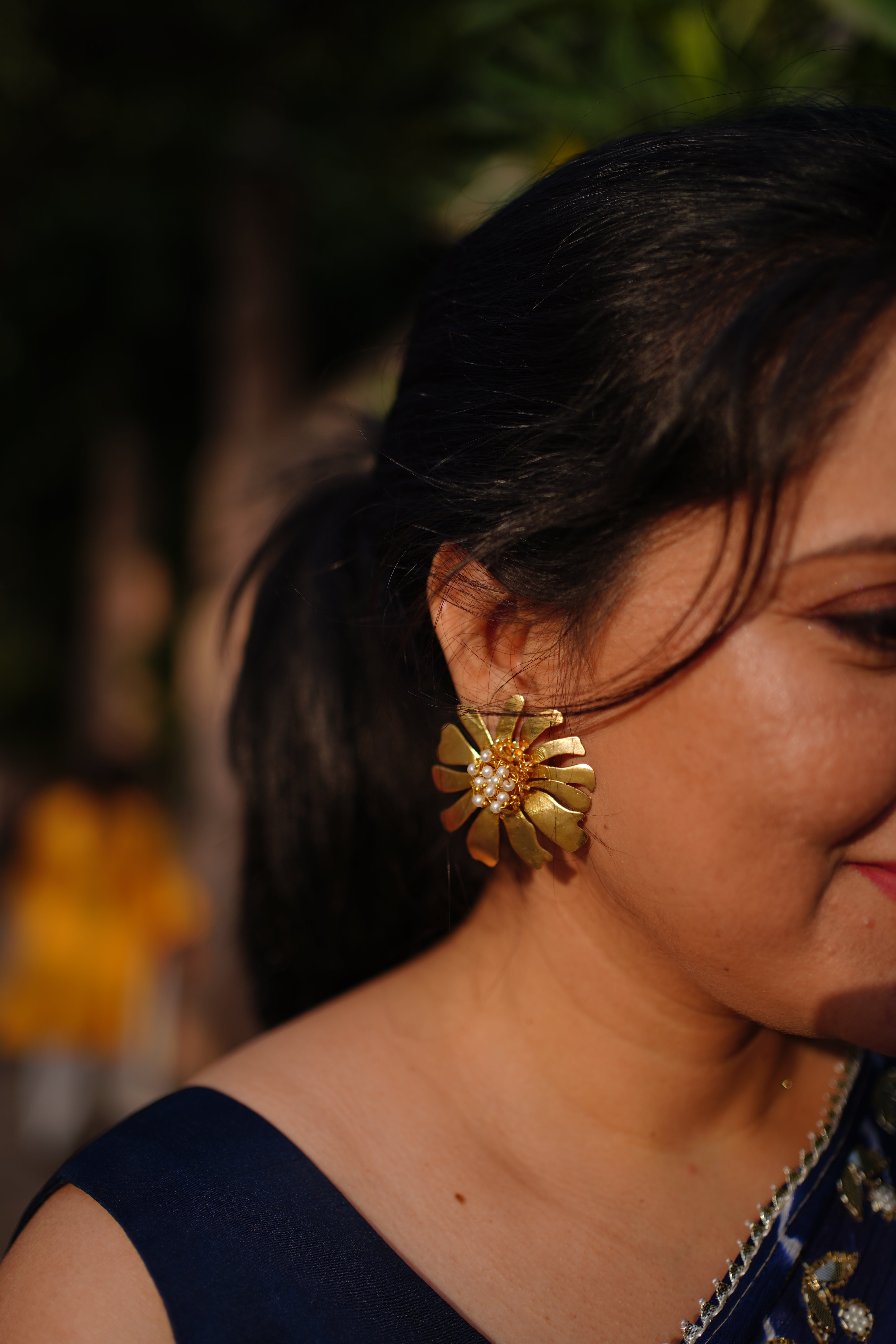 Sunehri Phool Stud Earrings