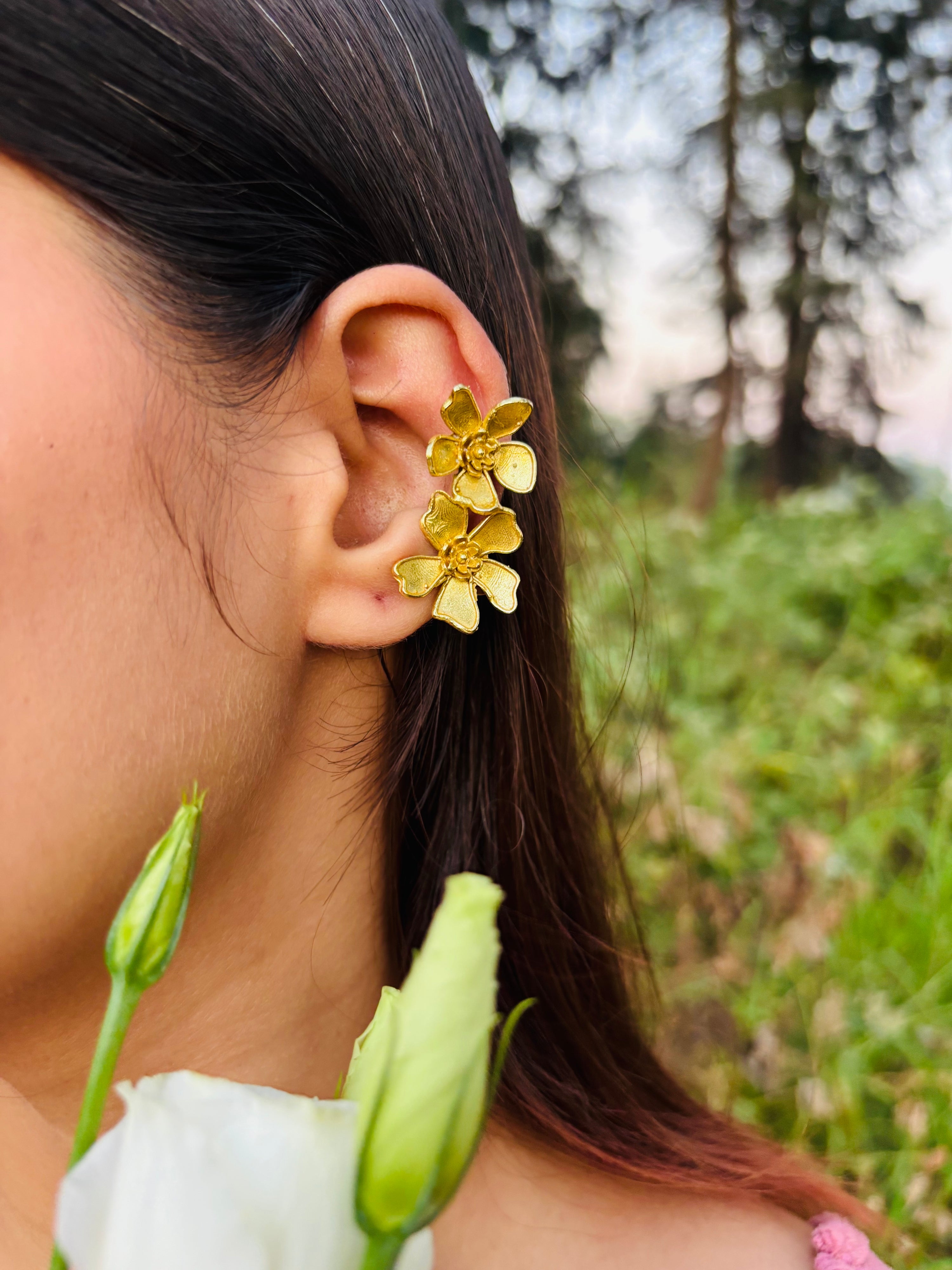 Double floral earcuffs